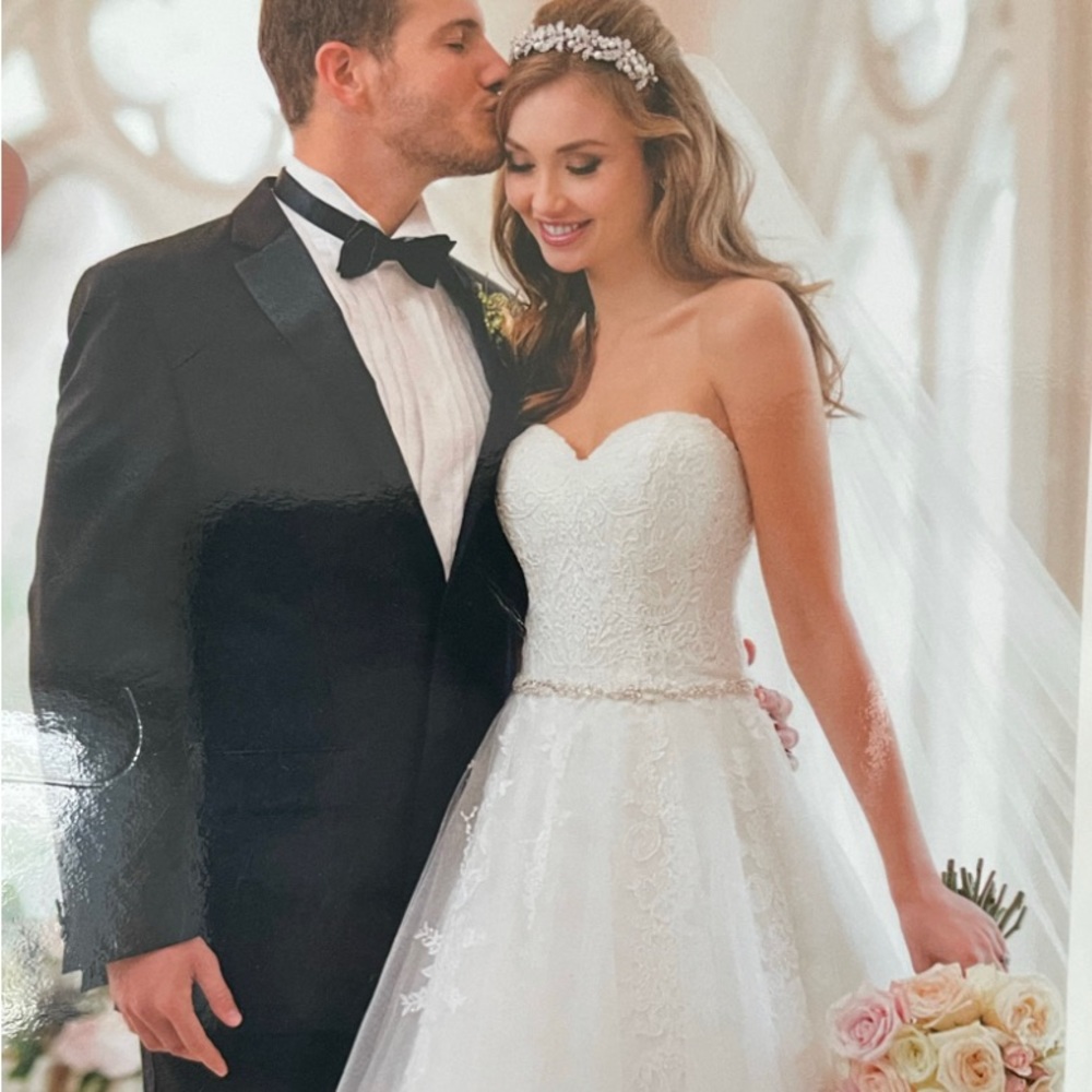 Brand new Stella wedding gown. Perfect condition! Size 12